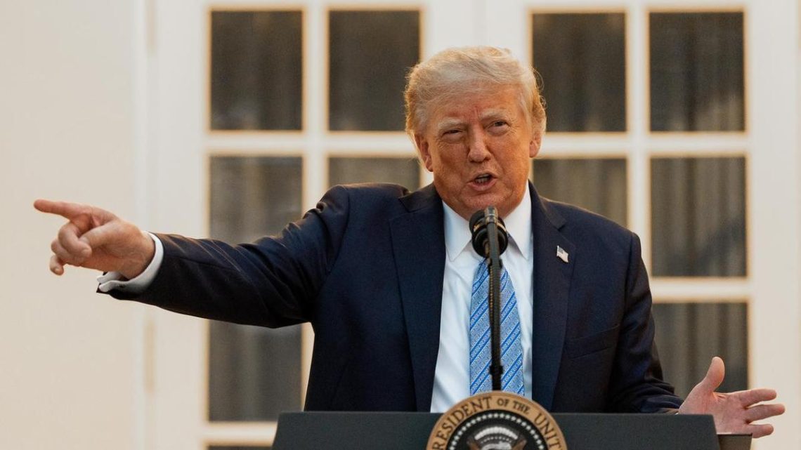 Дональд Трамп лишил аккредитации CNN, Politico и MSNOW