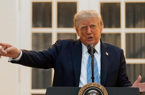 Дональд Трамп лишил аккредитации CNN, Politico и MSNOW