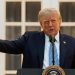 Дональд Трамп лишил аккредитации CNN, Politico и MSNOW