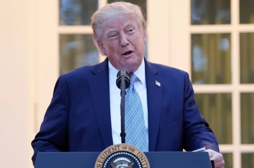 Дональд Трамп и три СМИ — каким объявлен запрет в Белом доме